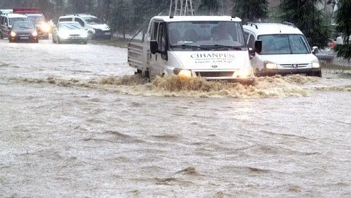 Ordu'da şiddetli yağış su baskınlarına neden oldu