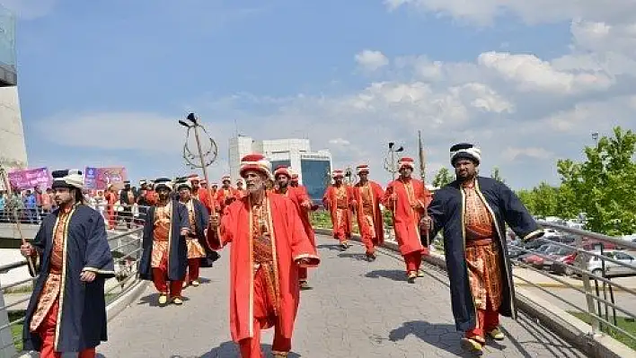 Roman Festivali renkli görüntülerle devam ediyor