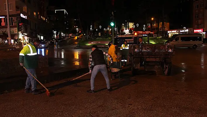Tosya'da sağanak hayatı olumsuz etkiledi