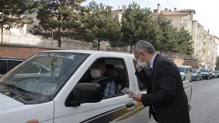 Tosya Kaymakamı 'öncelik yaya uygulaması'na katıldı