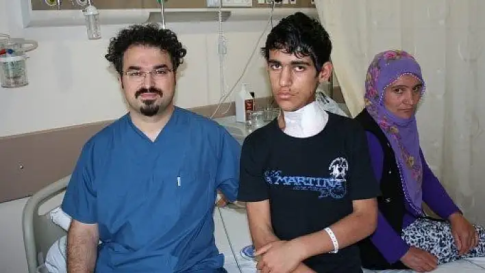 Türk doktorun bulduğu yöntem boyun eğriliği yaşayan kas hastalarına umut oldu