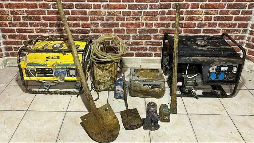 İki ilçede kaçak kazıya suçüstü! 5 gözaltı