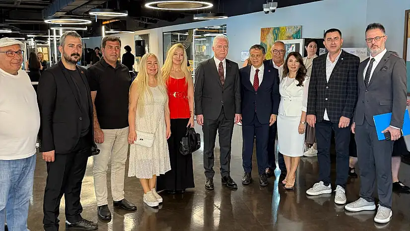 KGK'nın 'Türkiye'deki Amerika' sergisi