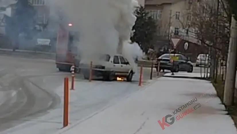 Seyir halindeki otomobil birden alev aldı