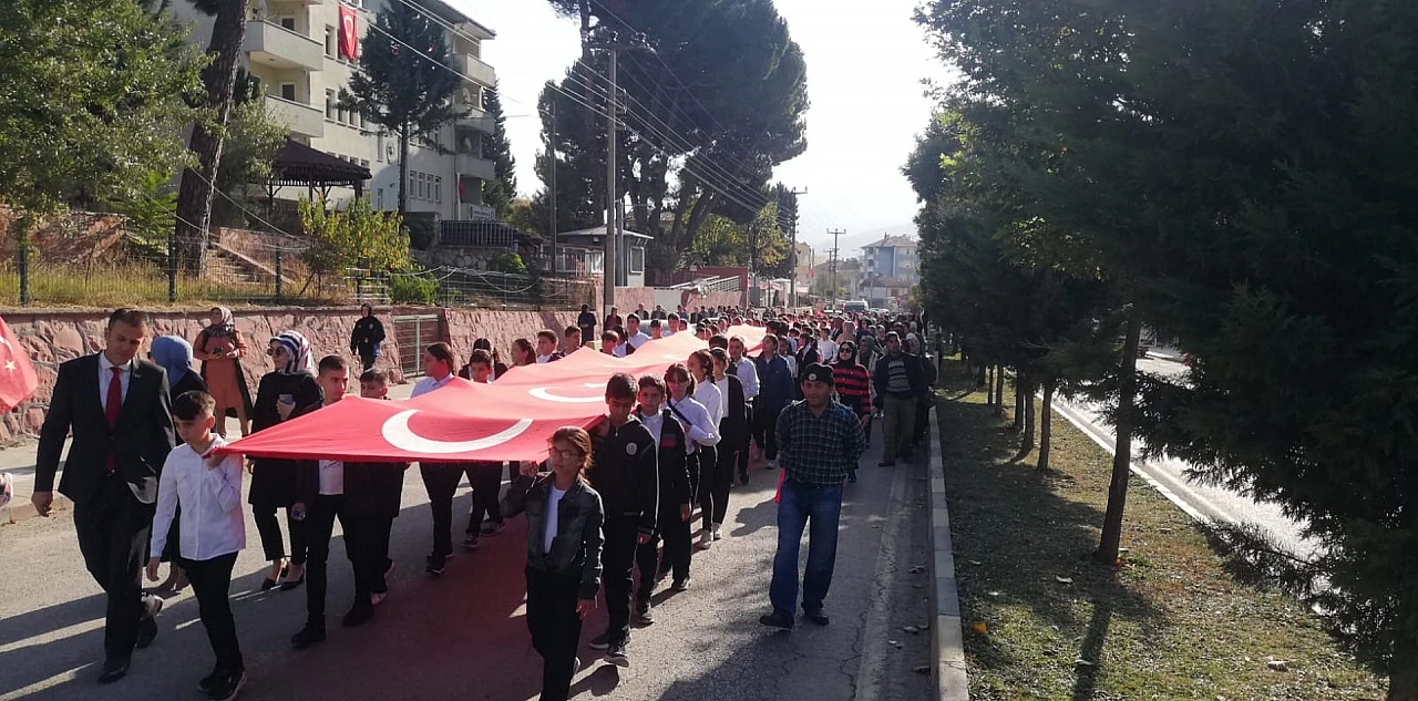 Cumhuriyet'in 100. yılı ilçelerde kutlandı