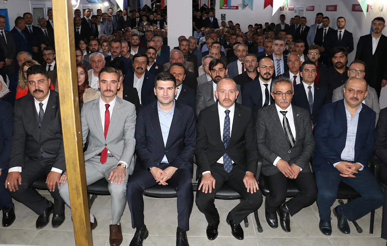 Ülkü Ocakları'nda devir teslim töreni