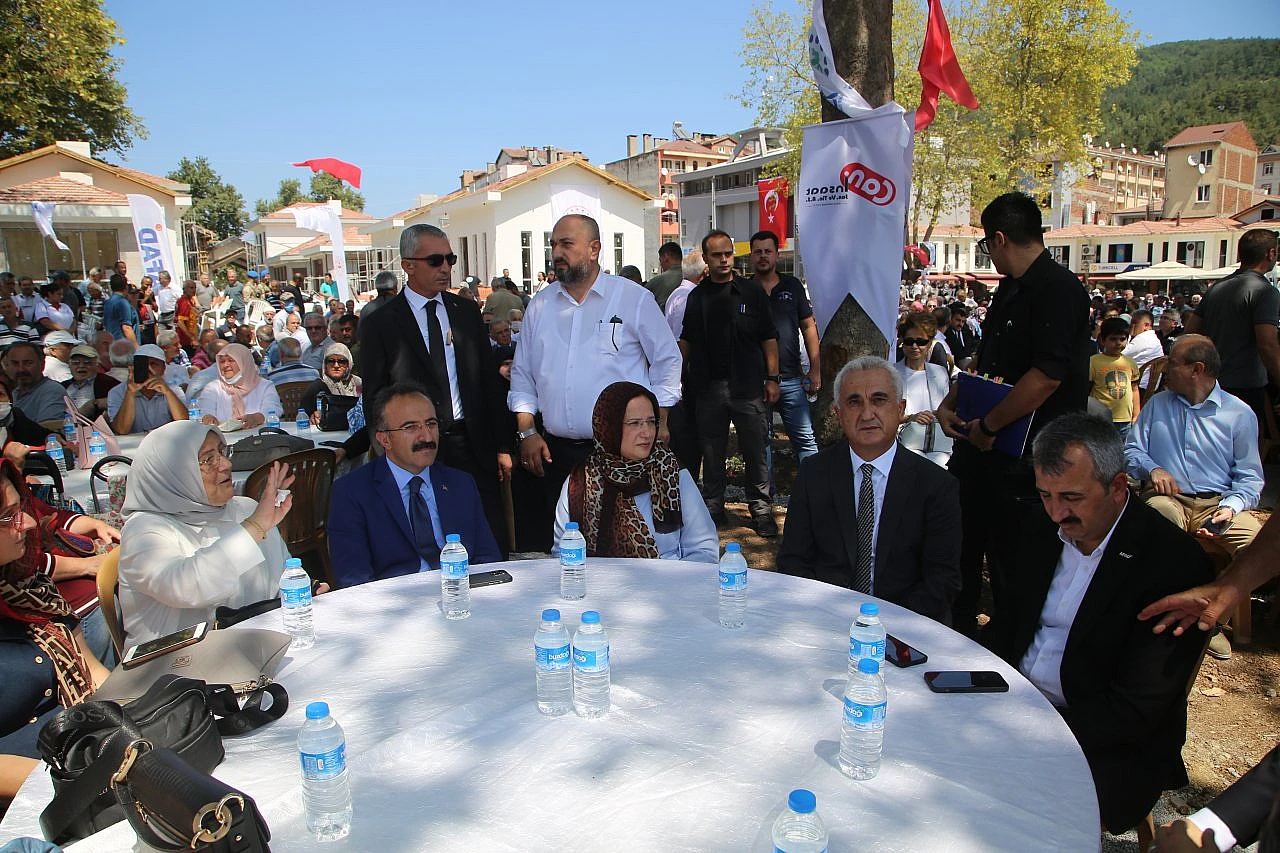 Sel felaketinde yaşamını yitirenler anıldı