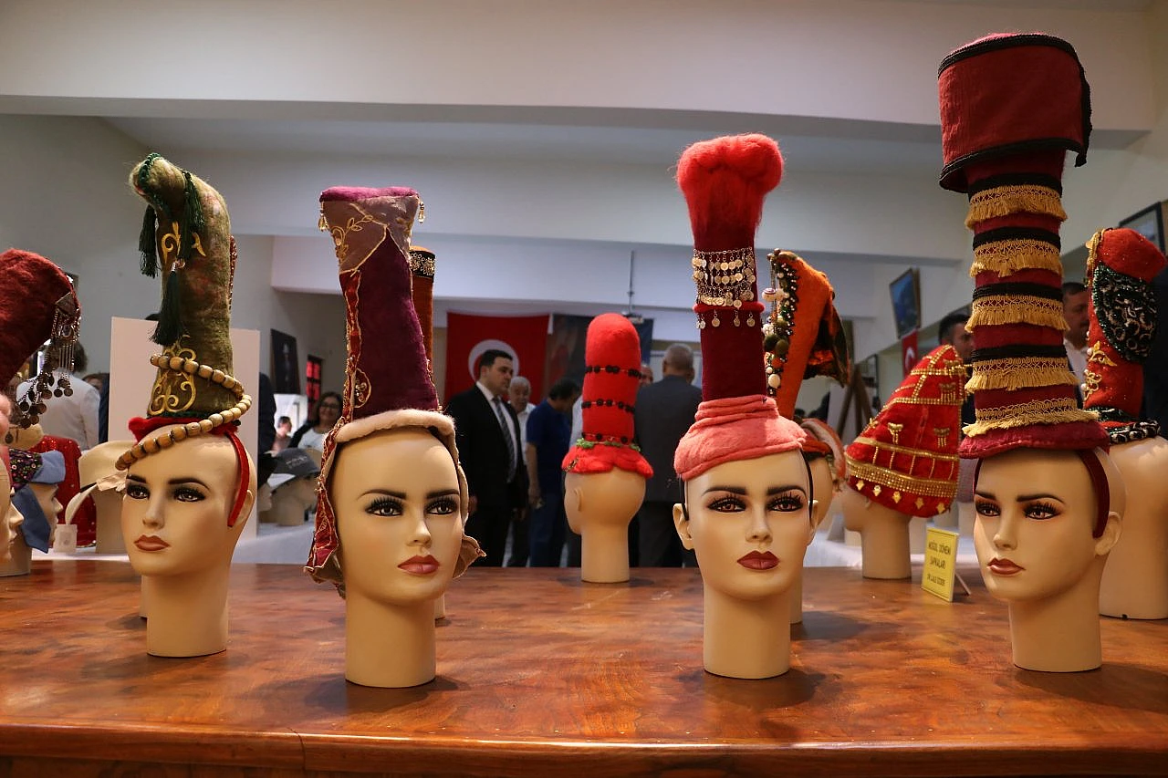 Şapka sergisi açıldı