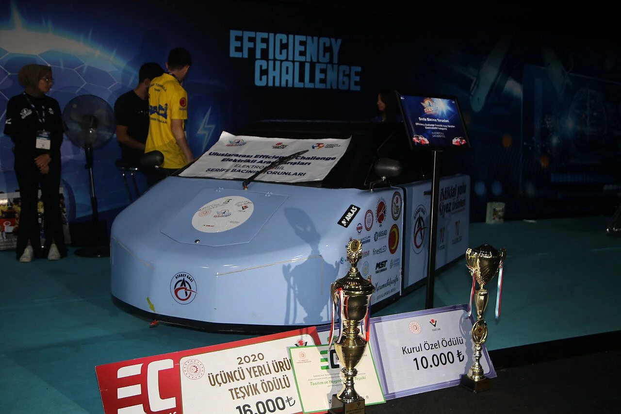 'Şerife Bacı'nın Torunları' elektrikli otomobille Teknofest'te