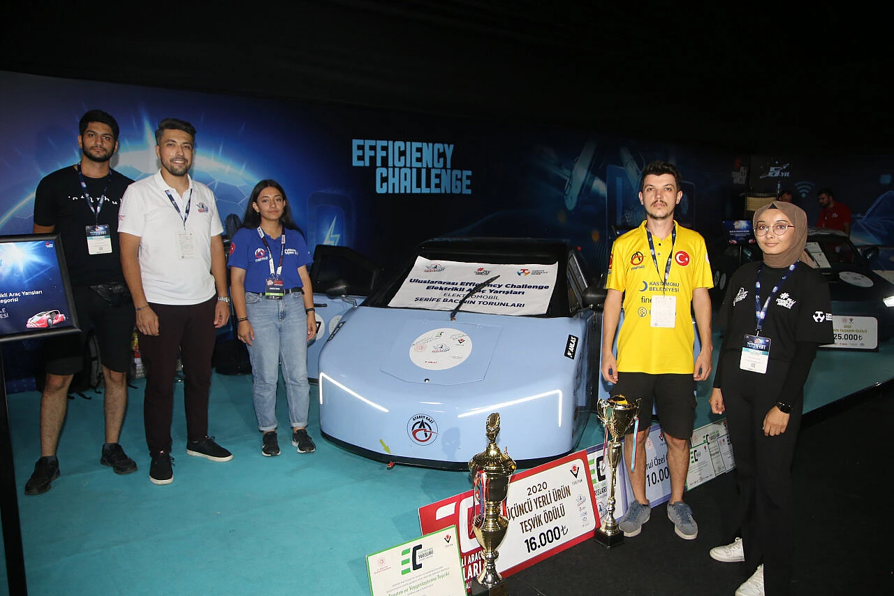 'Şerife Bacı'nın Torunları' elektrikli otomobille Teknofest'te