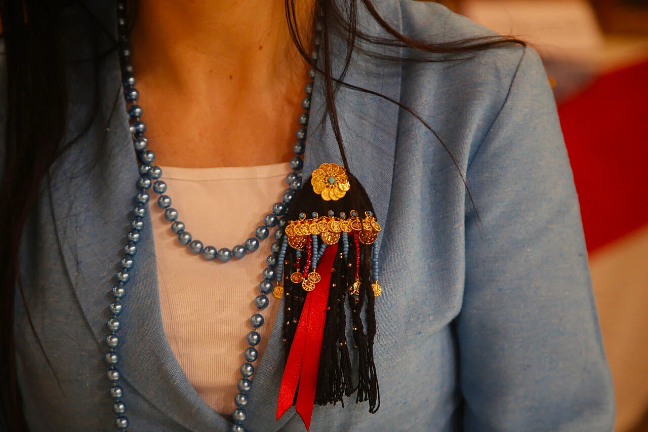 Tosya fesini minyatür hale getirip broş yaptı