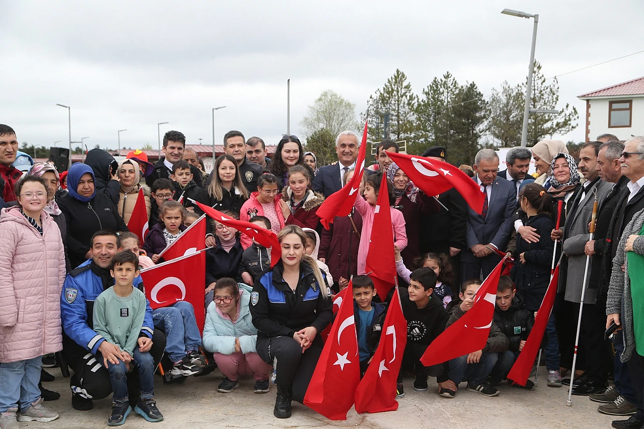 Özel bireyler unutulmadı