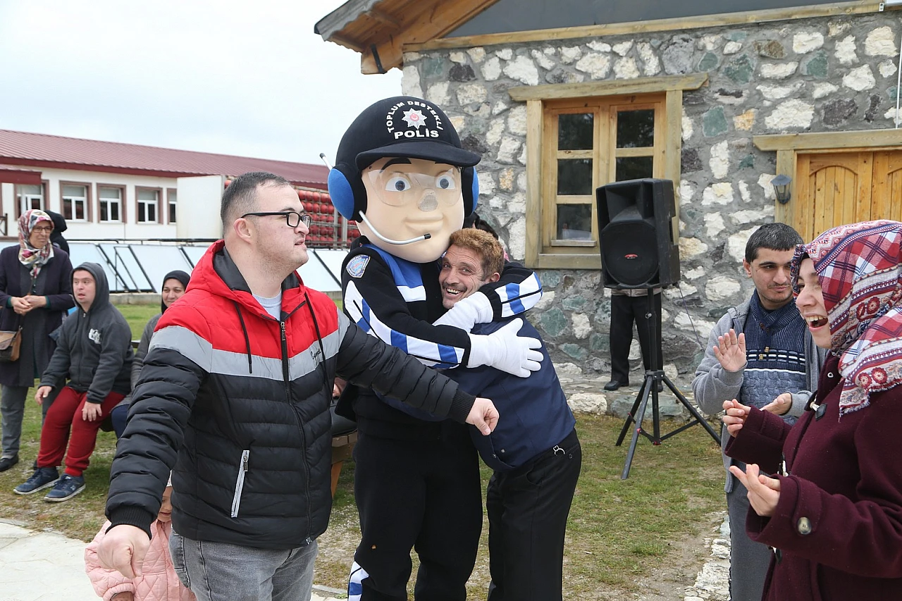 Özel bireyler unutulmadı