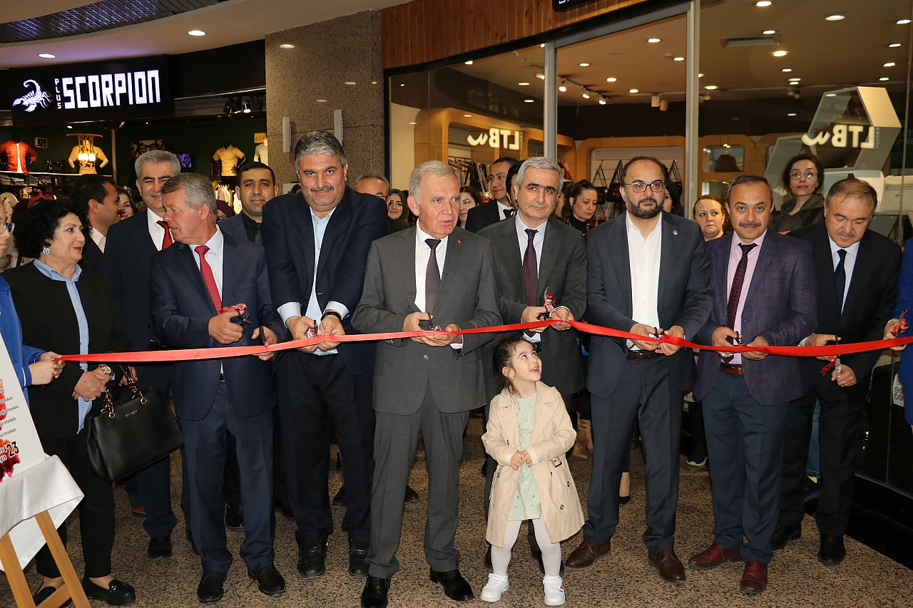 Öğrencilerden karma resim sergisi