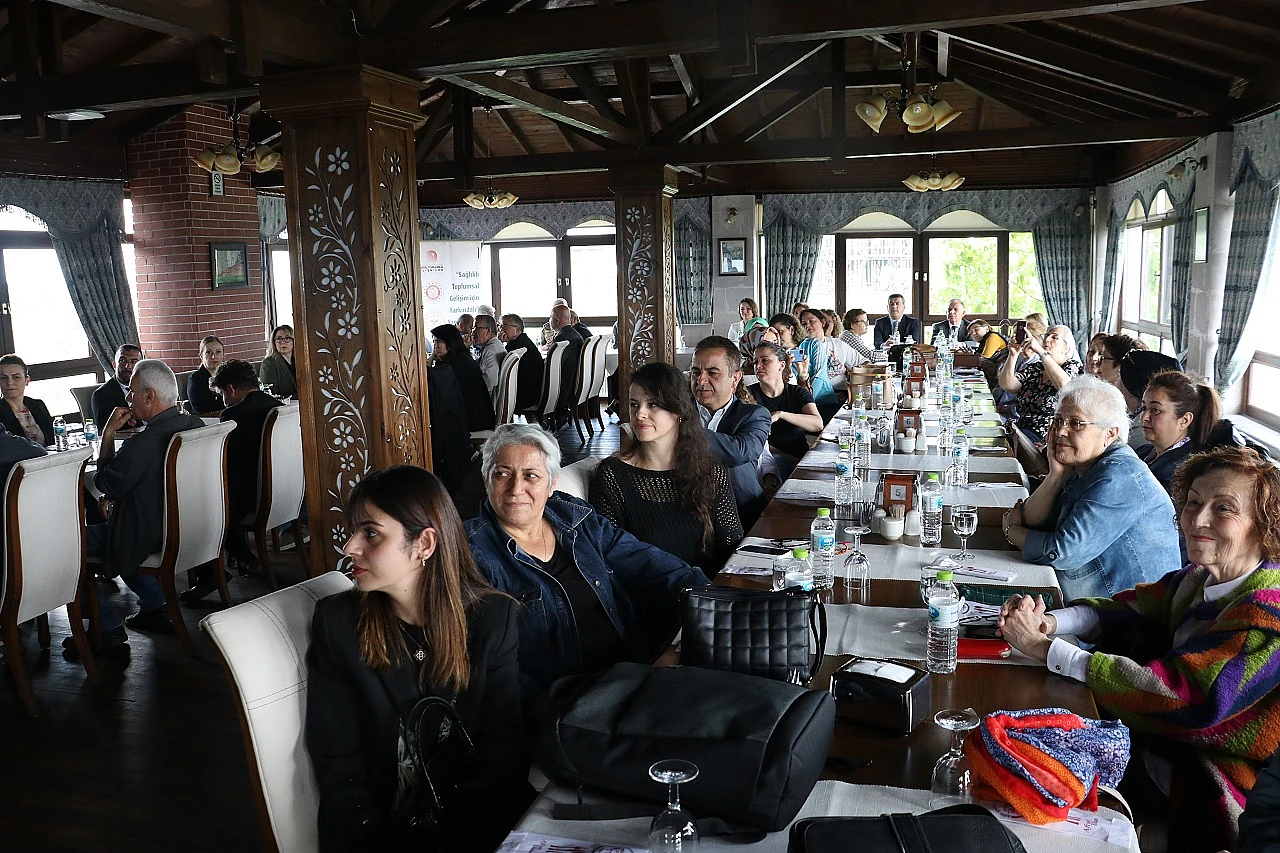 1006 kişiye farkındalık eğitimi