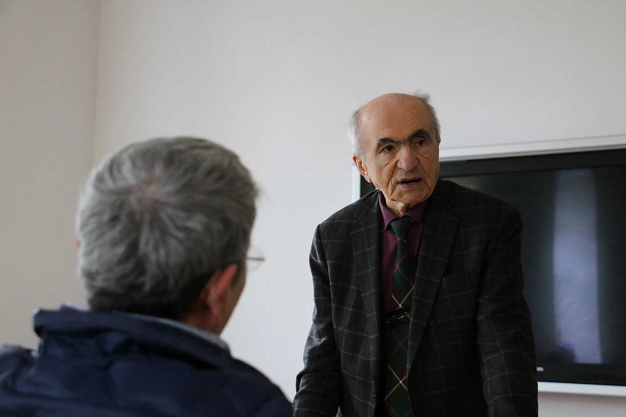 53 yıl önce okudukları okulda bir araya geldiler