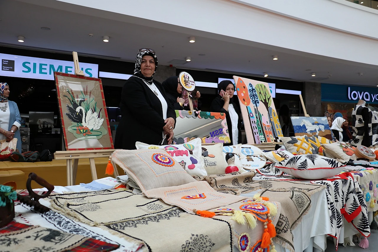 TÜGVA'dan geleneksel el sanatları sergisi