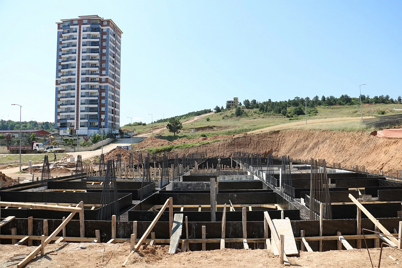 Mehmet Akif Ersoy Mahallesine kapalı pazar yeri