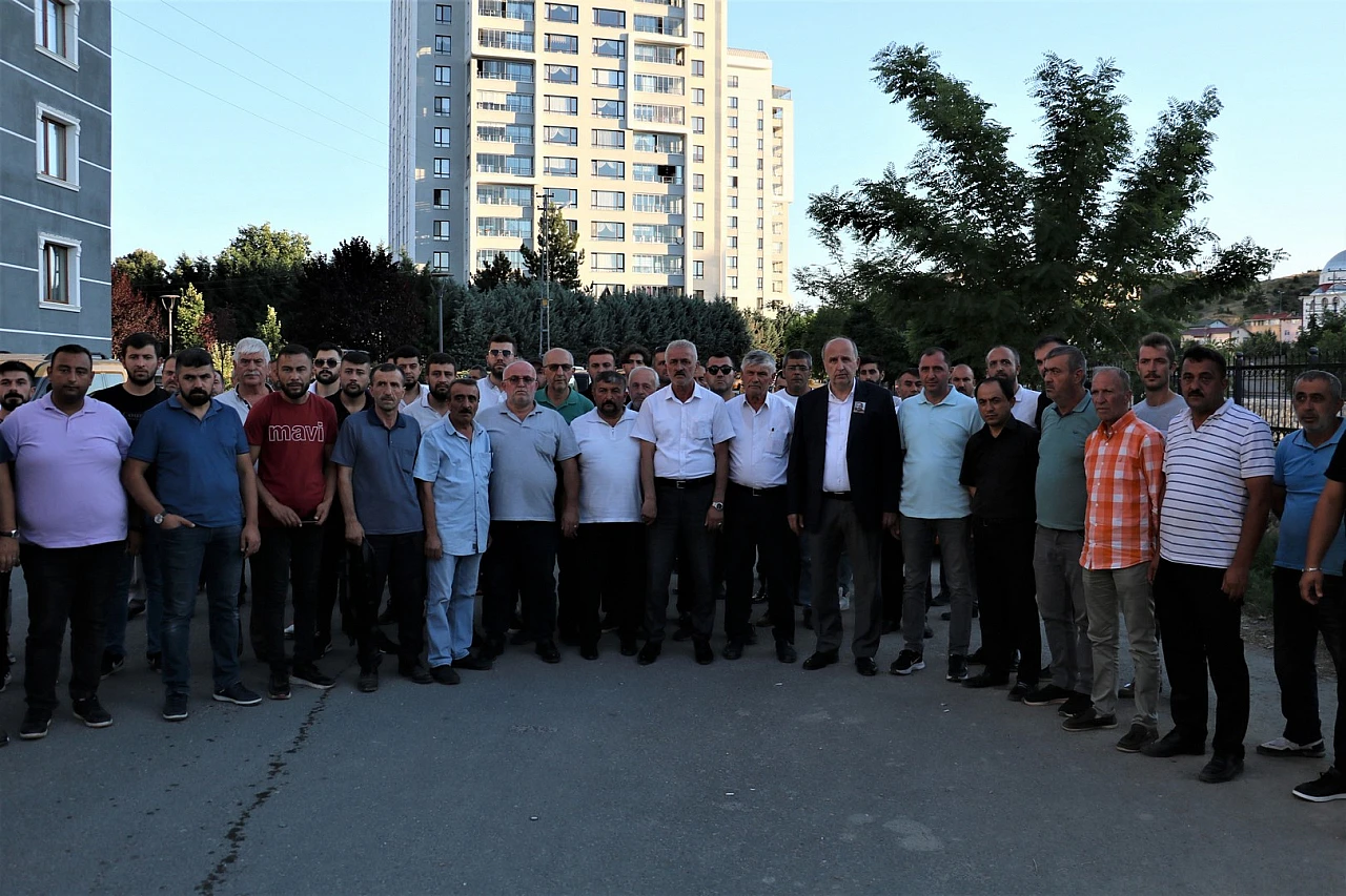 Öldürülen meslektaşları için konvoy düzenlediler