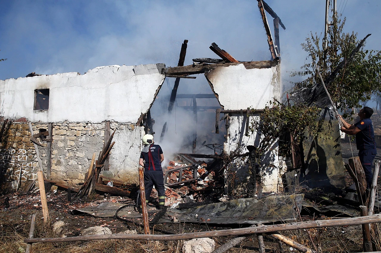 Felçli kadın yangında yaşamını yitirdi