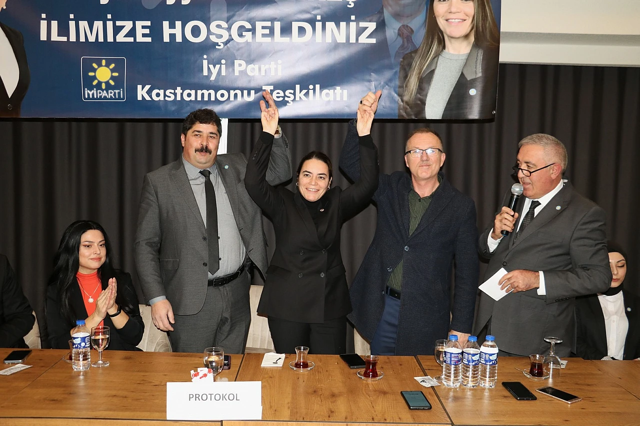 Türkeş, Kastamonu'da partililerle buluştu