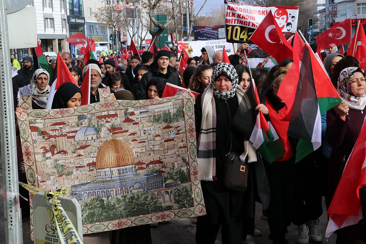 İlk Türk kadın mitingi 104. yılında