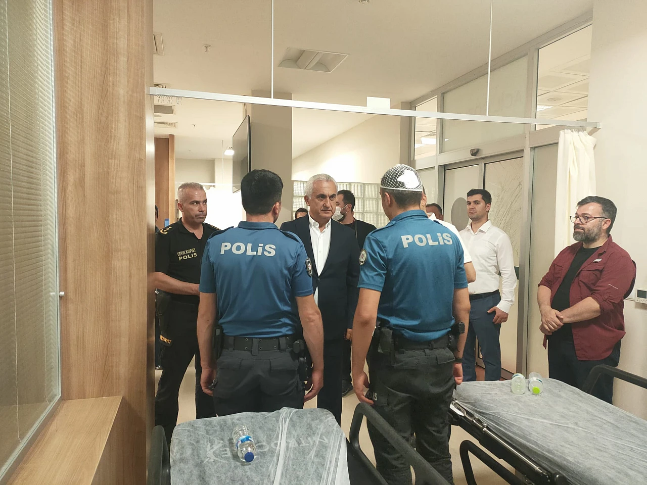Vali Çakır, yaralanan polisleri ziyaret etti