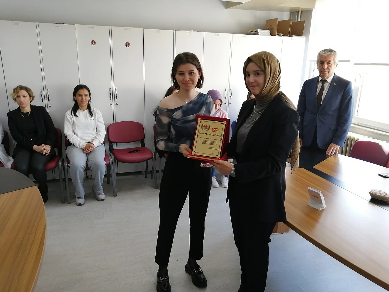 İlçelerde Öğretmenler Günü kutlandı