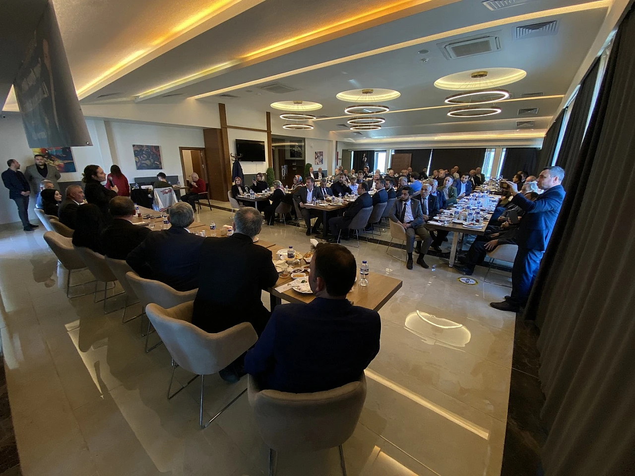 Türkeş, Kastamonu'da partililerle buluştu